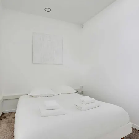 Magnificent With Ac- 3br-6p-bastille
